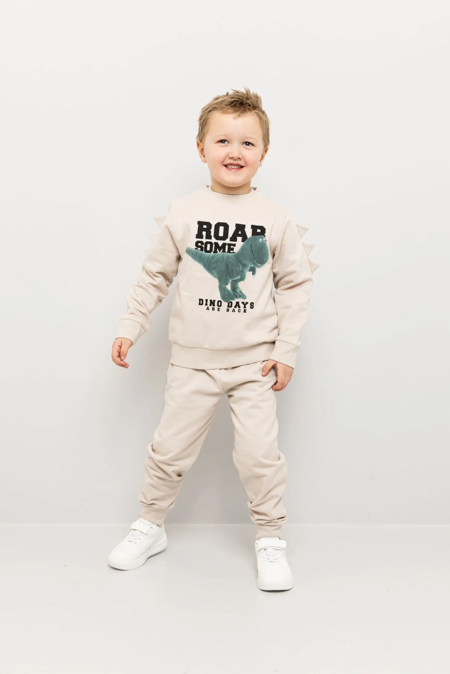 Joggedress med dinosaur og 3D